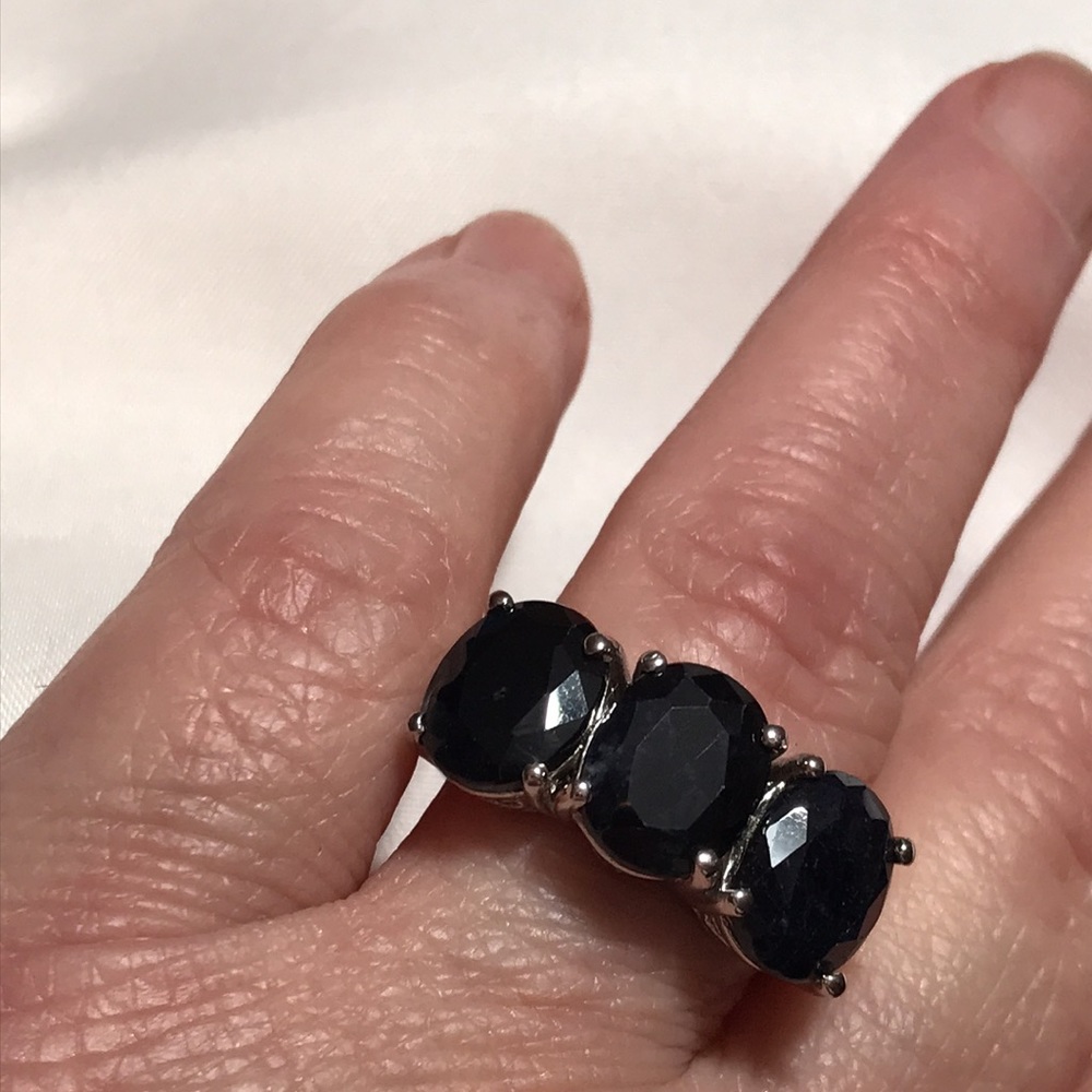 🌹Midnight Sapphire 3 stone Ring - Picture 6 of 8